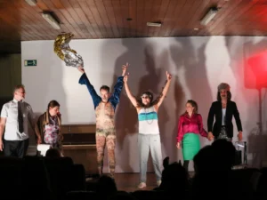 Moment - Predstava - Naši ljubi alter idioti